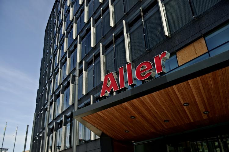 OMFATTENDE. Der har været helt lukket for linjerne til Aller de sidste par uger. Forlagskoncernen har gemt sig væk med undskyldningen om en intern undersøgelse, der i dag blev fremlagt og virker skudsikker i udgangspunktet. 