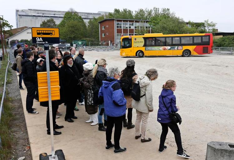 Utålmodig. Ventetiden på både og busser ud til B&amp;W Hallerne er noget af en showstopper, mener russisk journalist. 