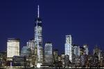9/11. Det nye 'One World Trade Center', der er opført, hvor de to tvillingetårne stod i sin tid, rager langt op over de øvrige skyskrabere på Manhattan. Mindemuseet 'National September 11 Memorial &amp; Museum' befinder sig nederst i den høje bygning. Det er herunder resterne af de uidentificerede ofre for 9/11-angrebet skal ligge. 
