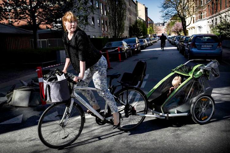 Spørgsmål om tid. It-projektleder Louise Rosenberg Mærsk læser måske tre skønlitterære bøger om året, selv om hun altid har været en læsehest. Der er for mange praktiske gøremål i hverdagen. Men der er håb for hende, siger forskningen. 