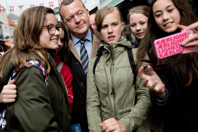 TURNE. Lars Løkke Rasmussen var i torsdags på vælgerturné på gågaden i Helsingør. Politiken har talt med ham om statsministerambitioner. 