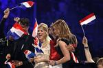 Overraskelse. Hollænderne havde på forhånd dømt deres egen sang ude, fordi den med sin countrylyd ikke passer ind i Eurovision-skabelonen. Men det blev til en flot andenplads. 