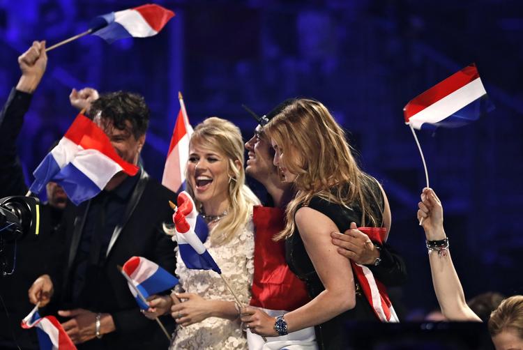 Overraskelse. Hollænderne havde på forhånd dømt deres egen sang ude, fordi den med sin countrylyd ikke passer ind i Eurovision-skabelonen. Men det blev til en flot andenplads. 