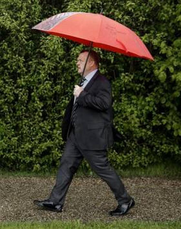 Valgkamp. Lars Løkke Rasmussen var i torsdags på kampagnedag i Nord sjælland. Her på vej til frokost hos den internationale vinduesvirksomhed Velux i Hørsholm efter at have diskuteret EU’s patentdomstol, som kommer til folke afstemning samtidig med Europaparlamentsvalget 25. maj. Foto: Peter Hove Olesen 
