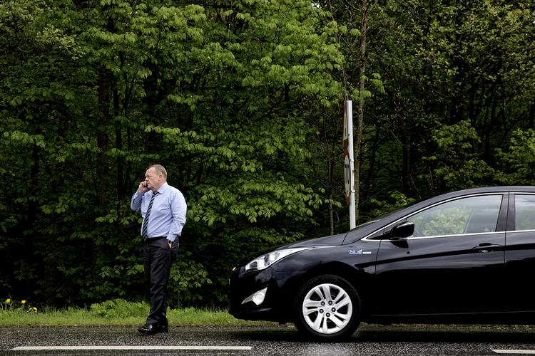 Pokerface. Løkkes melding er aldrig set før i dansk politik, mener Hans Engell. Om det høje spil virker, vil tiden vise. 