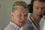 UERFAREN. Med en uerfaren kører på holdet som Kevin Magnussen, mangler der er en tiendedel eller to, mener Jenson Button. 