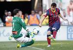 TÆT. Denne chance til Lionel Messi, der blev bremset af Manuel Herrera Yague, var det tætteste FC Barcelona var på at besejre Elche, men Barcelona skal under alle omstændigheder vinde den sidste kamp for at blive mester. 