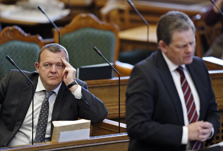 Kontraktpolitik. Resten af  den borgeliger blok - blandt andet Lars Barfoed (K) - lægger nyt pres på Lars Løkke Rasmussen. 