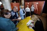 Afstemning. Kun separatisterne selv anerkender den valghandling, der i går fandt sted i det østlige Ukraine. 