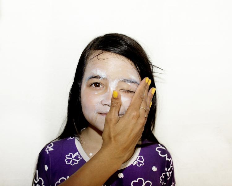 Skadeligt. Hormonforstyrrende stoffer som eksempelvis de uv-filtre, der anvendes i solcremeprodukter, visse blødgørere og det antibakterielle kemikalie triclosan, der findes i tandpasta, kan have flere virkninger end hidtil troet. 