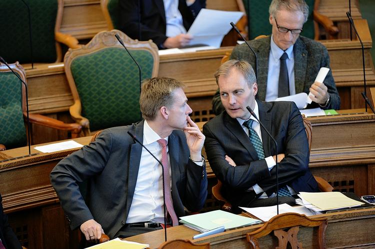 KRITIK. »Man må kunne have en politisk diskussion om fornuften i for eksempel en Kattegatbro«, siger grupperformand hos Dansk Folkeparti Peter Skaarup om kritik fra baglandet. 