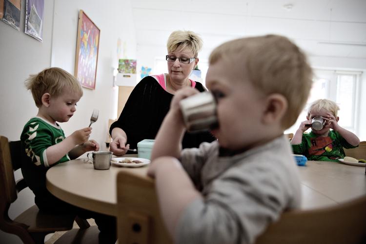 Pasning. Forskning viser, at vuggestuebørn ikke er mere stressede end børn, der går i dagpleje. 