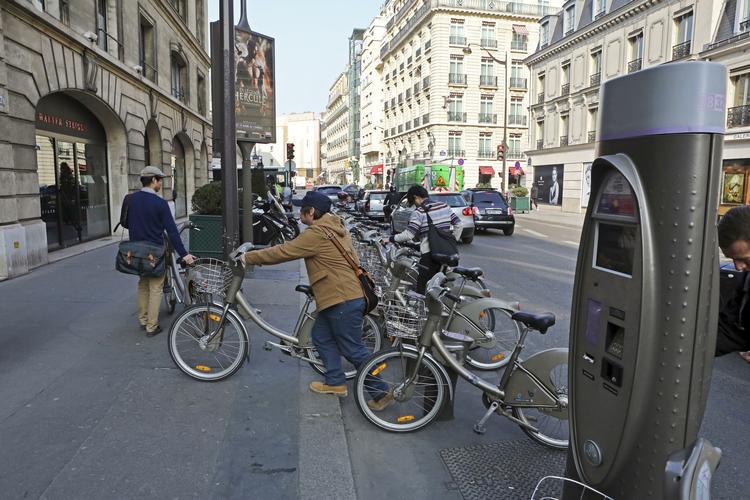 DYREST. I Paris og London kræver det en betydelig formue eller meget høje indkomster at købe bare en to-tre-værelses på 80 kvadratmeter. Med 6 millioner kroner ligger de to byer i toppen af listen over kvadratmeterpriser på europæiske storbylejligheder. (arkivfoto) 