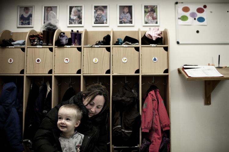 Tal. Gennemsnittet for antallet af børn for alle kommunerne er 3,8 børn mellem 0 og 2 år per voksen og 6,6 mellem 3 og 5 år per voksen. 