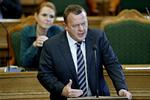 Ekvipering. Partiformand Lars Løkke Rasmussen fik Venstre til at betale for indkøb af jakkesæt, skjorter og slips. 