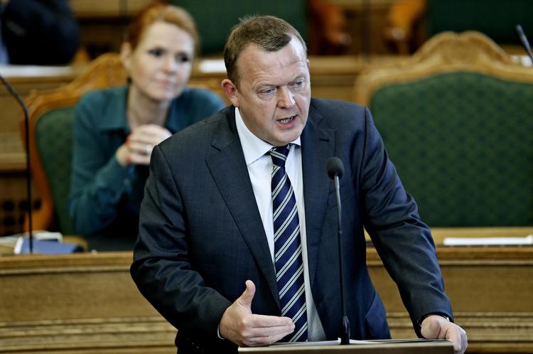Ekvipering. Partiformand Lars Løkke Rasmussen fik Venstre til at betale for indkøb af jakkesæt, skjorter og slips. 