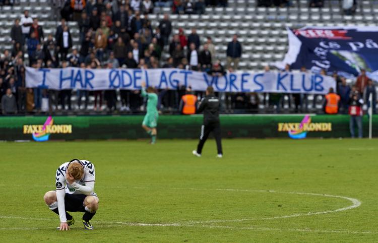 nedtur. AGF har efter 10 nederlag i træk måttet affinde sig med endnu en tur ned i den næstbedste række. 