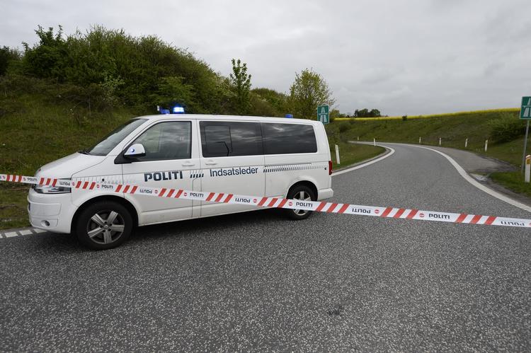 Røveri. Politiet er ifærd med at afhøre vidner og sikre sig tekniske spor i forbindelse med et dramatisk kup mod en pengetransport ved Aarhus i morges 