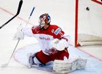 kampklar. »I ishockey skal man være god til at lægge en skuffelse bag sig, fordi vi spiller mange kampe. Man er nødt til at se fremad«. Sådan siger målvogter Simon Nielsen, før Danmark i dag møder Italien i en vigtig kamp ved VM oven på to nederlag til Sverige og Norge. Foto: Sergej Grits/AP 