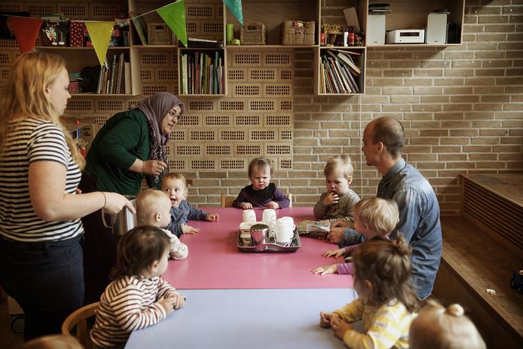 Dagligdag. Politiken følger livet hele dagen i Stenurten på Nørrebro. Nu er det tid til frokost. 