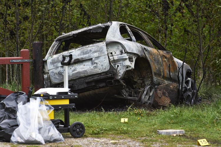 Udbrændt. Gerningsmændene flygtede i en sort Porsche Cayenne firehjulstrækker, der kort før kl. 6 tirsdag morgen, blev fundet på Bavnehøjvej udenfor Aarhus 