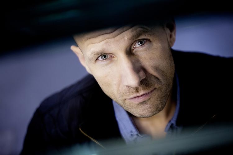 Ballade. Tv-vært Adam Holm kom sidste år i ballade på DR efter at have skrevet et religionskritisk kronik i Politiken. 