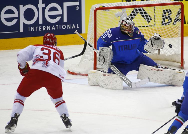 Klasse. Jannik Hansen fra NHL-klubben Vancouver var knivskarp, da han satte 2-1-føringen ind i undertal. 