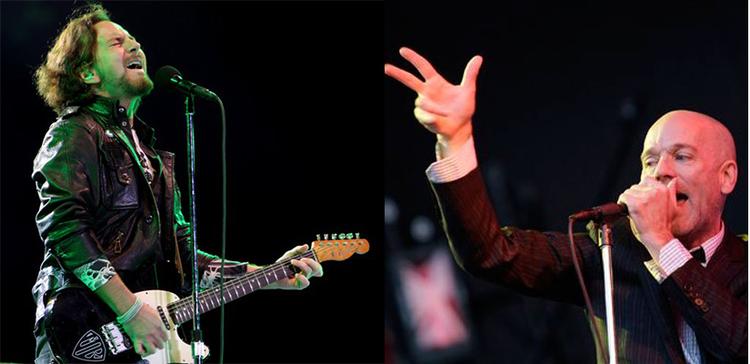 PROTEST. Flere kunstnere, herunder Pearl Jams Eddie Vedder (tv.) og R.E.M.-sangeren Michael Stipe (th.) går nu ind i kampen for bevarelse af net-neutralitet. (Foto: AP Photo/Andre Penner/Michael Rietschel) 