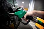 Prisfald . Danske bilister kan snart få hjælp til opnå rabat på tankstationerne. 