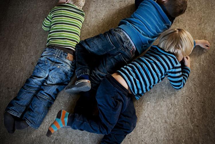 Sansning. En kran kan dreje, en tissemand kan stritte. Små børn gør erfaringer med seksuelle fænomener som med alle andre. Men at holde dem på et alderssvarende niveau er ifølge Emils mor, Rikke Hansen, især en udfordring, når legen foregår i cyberspace 