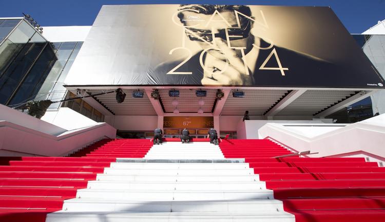 Nedtælling. Snart åbner den 67. version af Cannes-filmfestivalen. Et dansk gyserfilmselskab er på pletten for at skaffe finansiering til en ny film. 