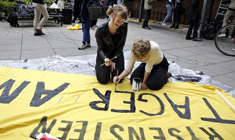 Demo. Elever  på Rysenstens Gymnasium maler bannere til demonstration mod uddannelsesreformen. 