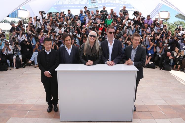 Magten. Årets jury består af - fra venstre - Jia Zhangke, Gael Garcia Bernal, Jane Campion, Nicolas Winding Refn og Willem Dafoe. 