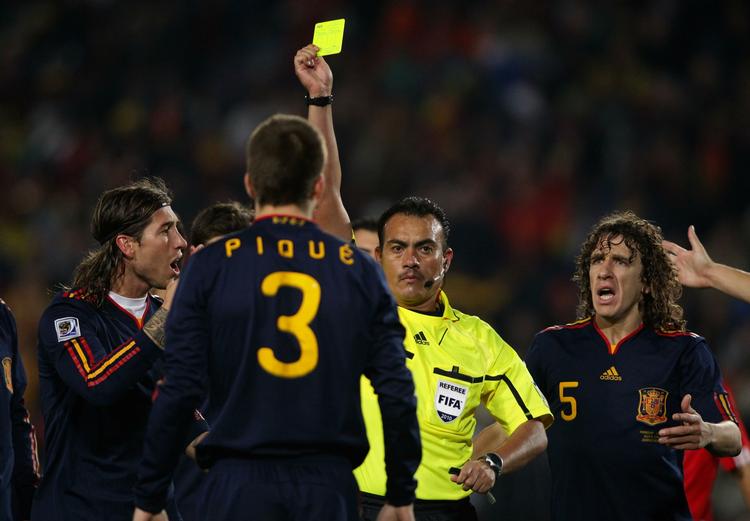 regler. Uefa vil forsøge at komme af med de grove frispark ved at koble en tur på sidelinjen sammen med et gult kort, mens 'offeret' behandles. 