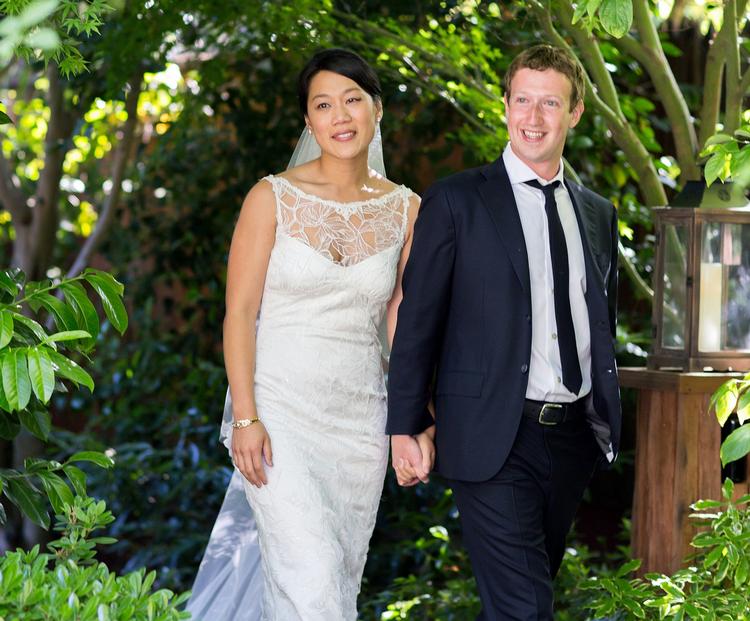 PRIVATE. Mark Zuckerberg og konen, Priscilla Chan, gider ikke have naboer eller byggestøj alt for tæt på. De har købt fire grund og huse, der omkranser deres egen bolig i Palo Alto.  (arkivfoto) 