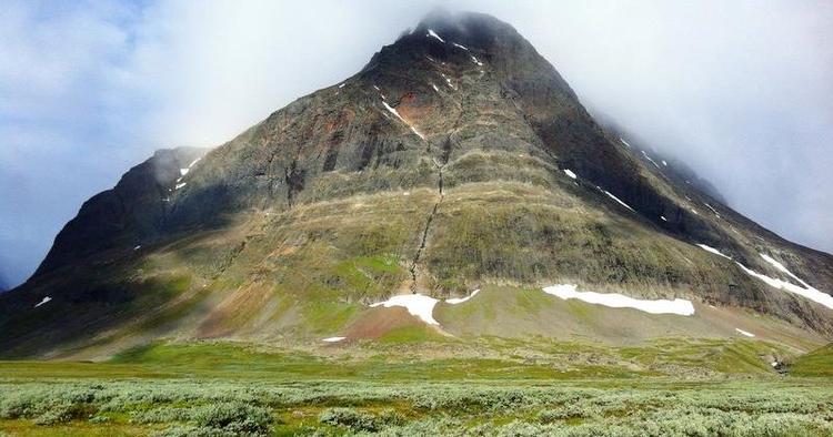 Afvekslende. Vandreturen tager deltagerne fra blomstrende fjeld til månelandskaber langt over trægrænsen. 