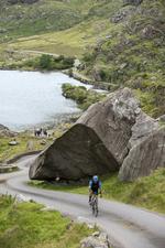Op. De indledende etaper i cykelløbet Giro D'Italia foregår i Irland og Nordirland. Rejser har taget turen på to hjul. 