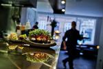 EARLYBIRD. På Earlybird.dk finder du hver dag udsøgte spiseoplevelser - altid med 1/3 skåret af prisen. 