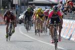 finish. Diego Ulissi (th) tog chancen kort før mål og satte favoritterne skakmat i en flot finish til sejr på dagens Giro-etape. 