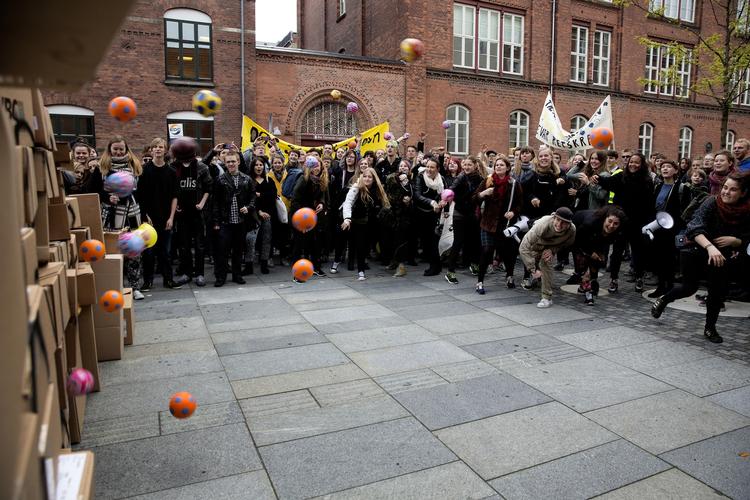 DEMO. Få studerende var mødt op til dagens studenterdemonstration. 