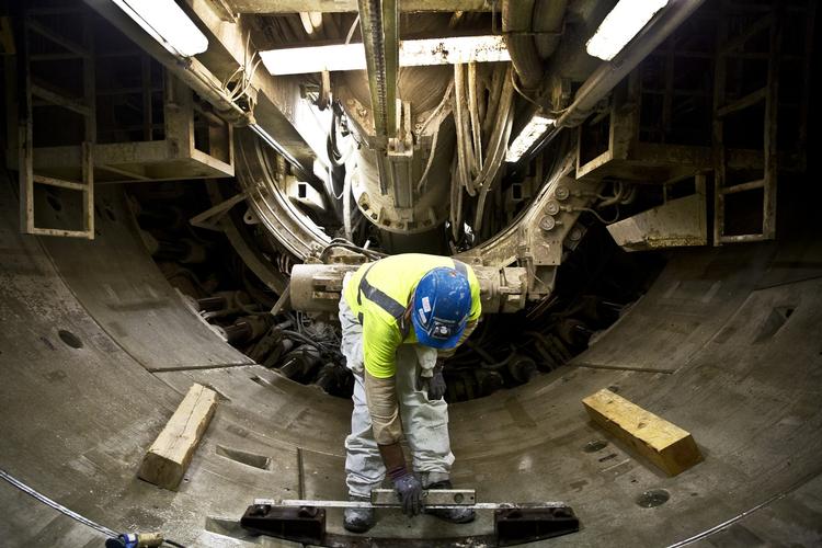Byggeri. Der graves og bores på livet løs i den københavnske undergrund, hvor man er i gang med at anlægge metrocityringen. Den får nu følgeskab af en ny metroarm til Sydhavnen. 