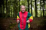 Kortege. Vennerne fra Stenløse, Ølstykke Atletik og Motion følger Erhardt Filtenborg med en æresvogn gennem hele Copenhagen Marathon. Hold øje med klubfarverne rød,blå og gul, der stammer fra en en gammel sponsoraftale med det svenske margarinefirma Lätta 