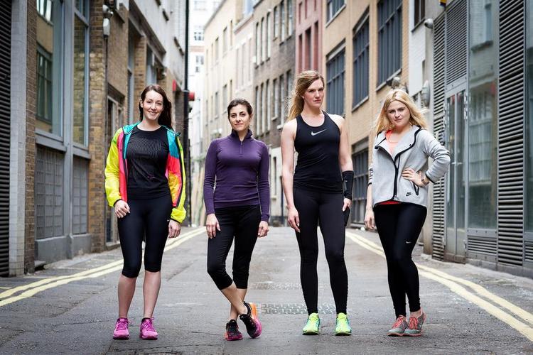 Udfordring. Debbie Morgan, Christina Simone, Miette L. Johnson og Amy Lawrenson fra den engelske version af modemagasinet Elle har efter råd fra deres træner valgt København som steder, hvor de skal debutere som maratonløbere. 