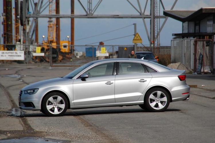 klassisk. Det er de rene linjer, der præger Audi A3 Limousine. Designet giver fint udsyn. 