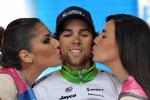 Etter. Den førende Michael Matthews vandt dagens etape, mens rivalerne blev kastet ud i drama. 