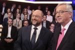 Retning. Den konservative Jean-Claude Juncker (t.h.) fører ifølge ny måling med et mulehår i kampen mod socialdemokraternes Martin Schulz (t.v). Vinderen kan blive ny formand for EU-kommissionen. 