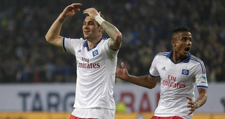 Ærgrelse. Pierre-Michel Lasogga tager sig til hovedet. Det havde HSV-spillerne god grund til at gøre i dag. 