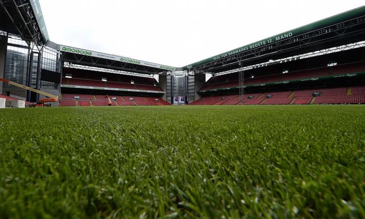 BEDST. I en løbende afstemning blandt Superligaens anførere er Parken kåret som banen med det bedste græstæppe. 