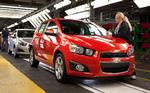 Svipser. Den amerikanske Chevrolet Sonic forlader her samlebåndet. I nogle tilifælde manglede der vitale dele i bremsesystemet. 