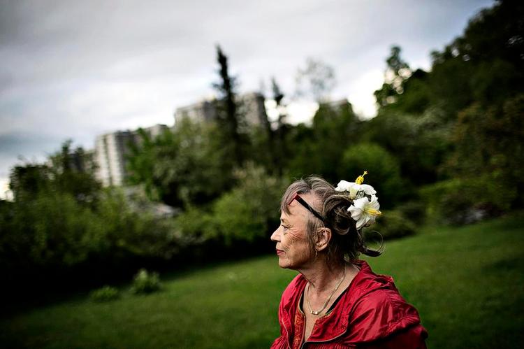 Kronen på værket. Gretelise Holm køber sig til hjælp hos specialister, når hun har brug for det i udgivelses- arbejdet. Men hun skal ikke dele med nogen, når overskuddet af bogsalget ruller ind. 